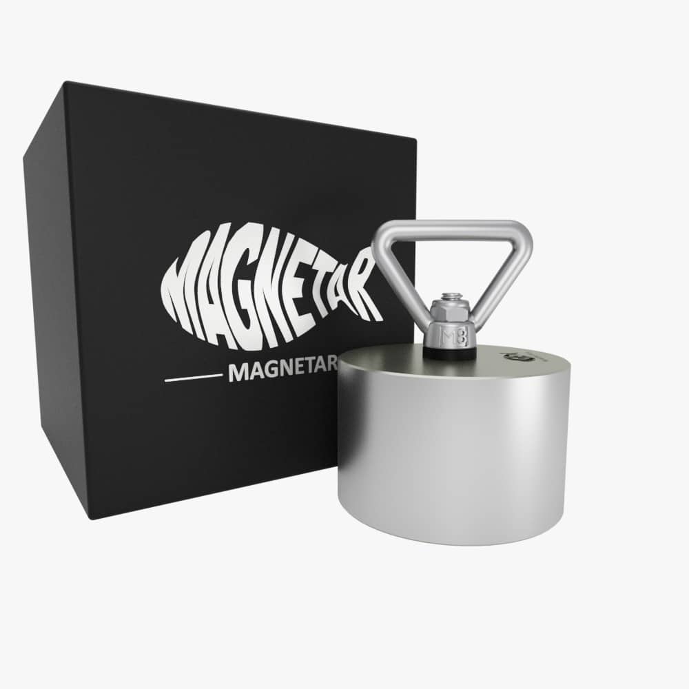 Produktfoto eines starken Neodym-Bergemagnets mit stabiler Dreiecks-Öse, geliefert in schwarzer Aufbewahrungsbox – ideal fürs Magnetfischen.